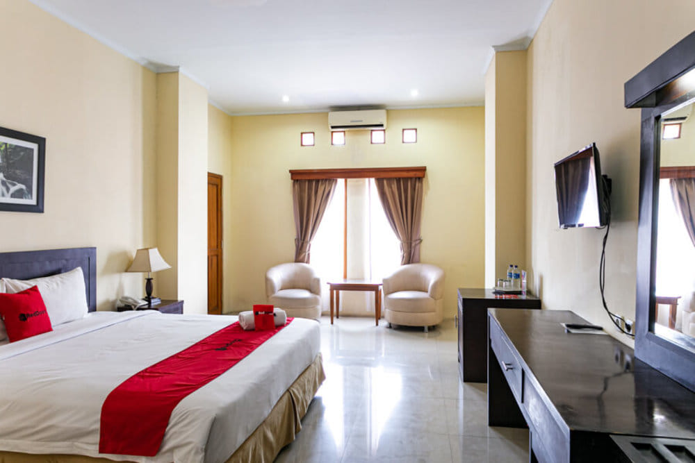 RedDoorz Deluxe Room