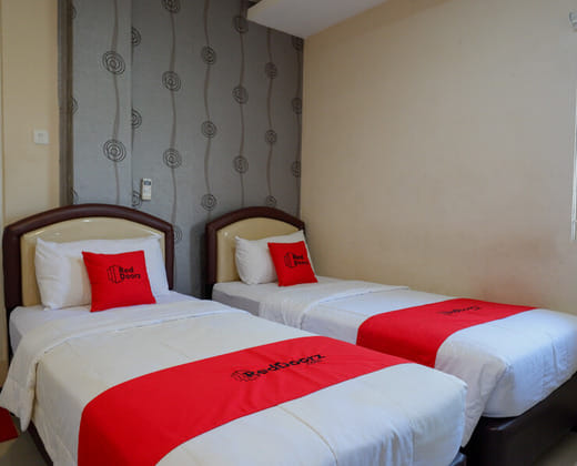 RedDoorz @ Jalan Emmy Saelan Palu