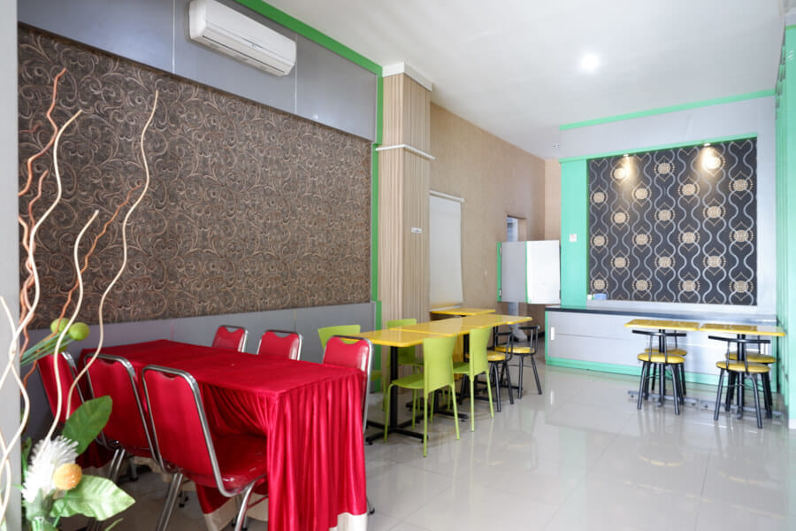 RedDoorz @ Jalan Emmy Saelan Palu