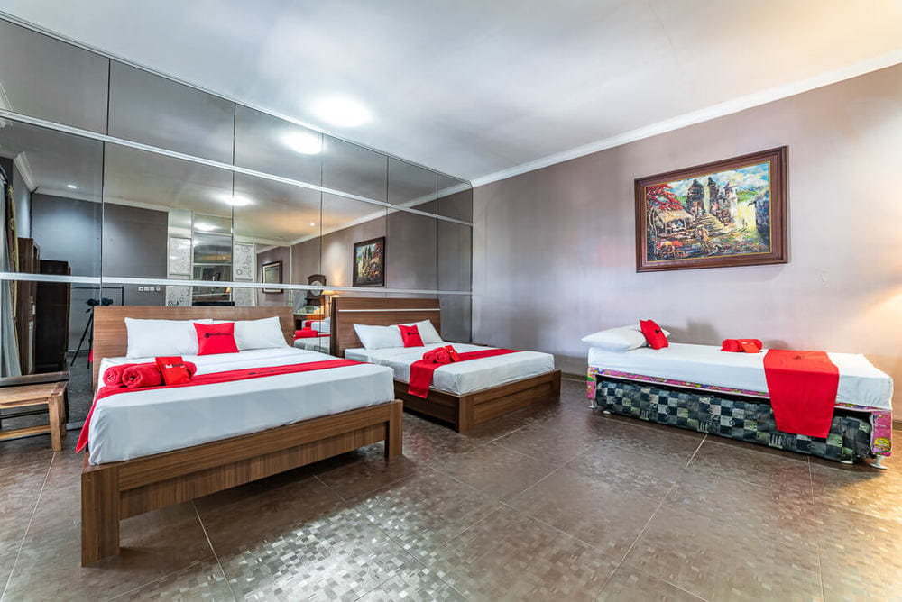 RedDoorz Family Room