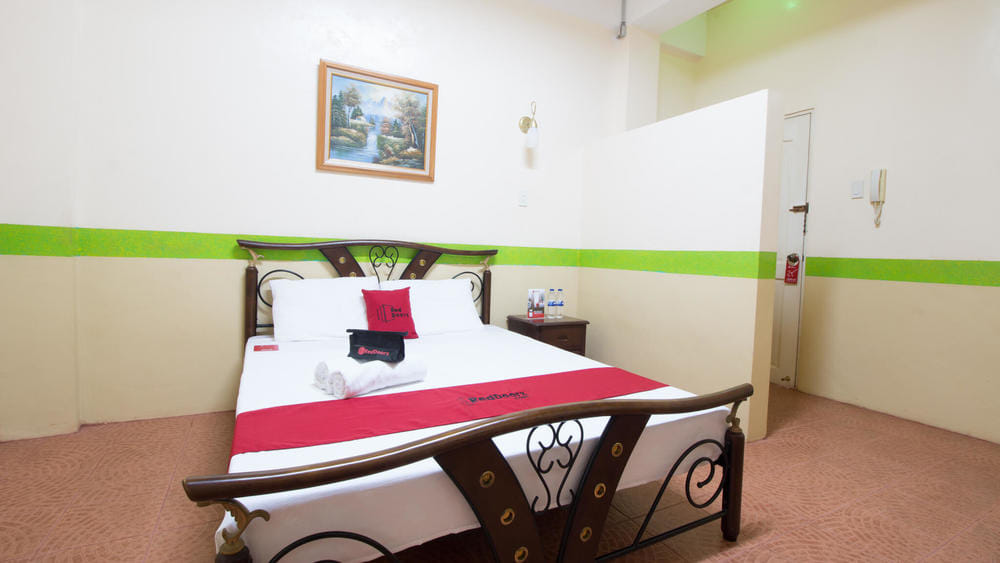 RedDoorz Deluxe Room