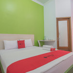 RedDoorz Plus near Alun Alun Kuningan 