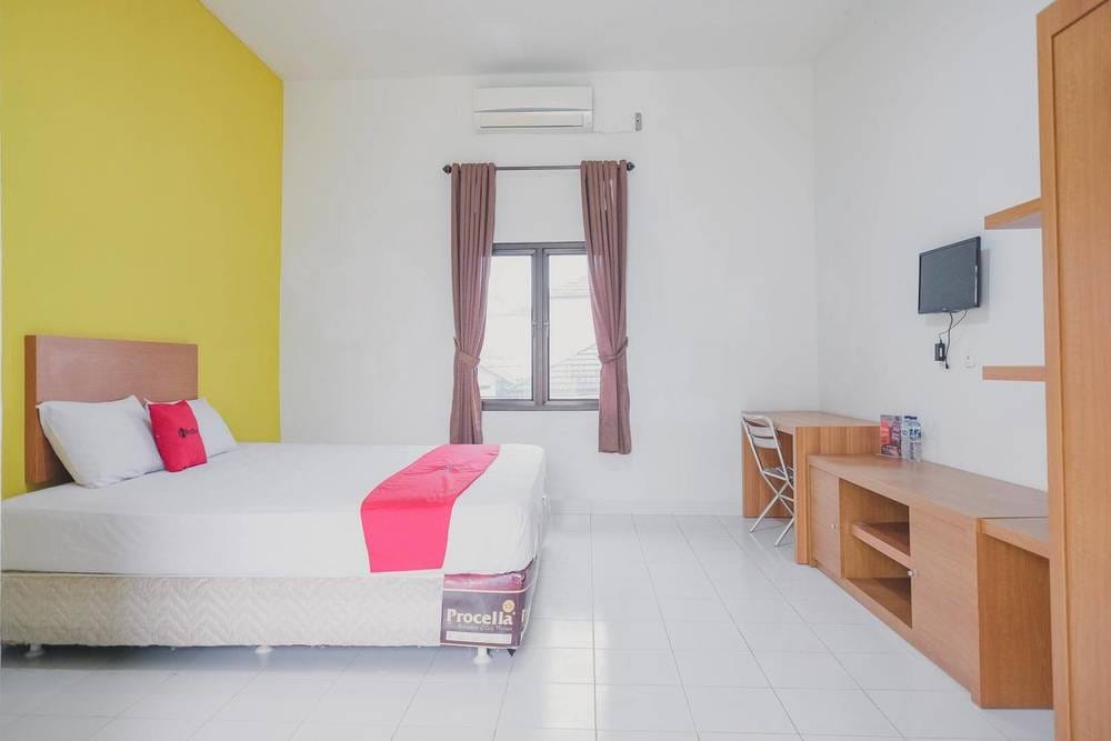 RedDoorz Room
