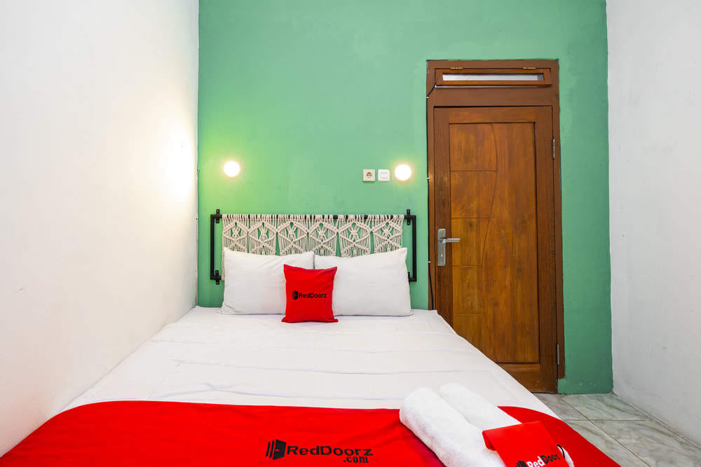 RedDoorz Room