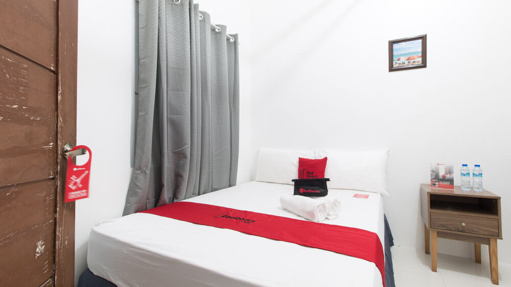 RedDoorz Double Room