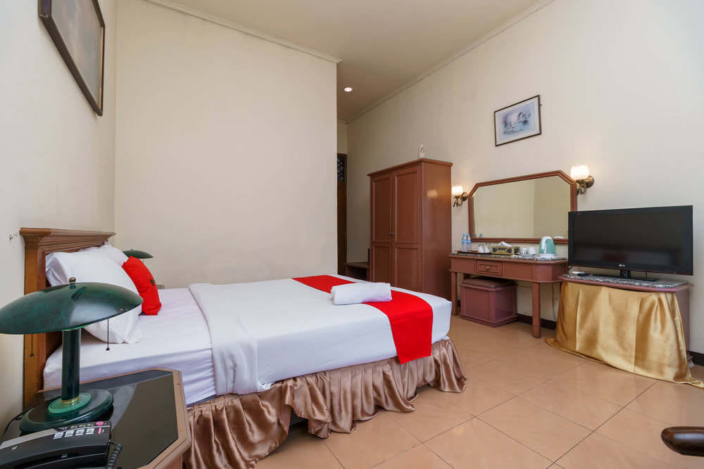 RedDoorz Deluxe Room