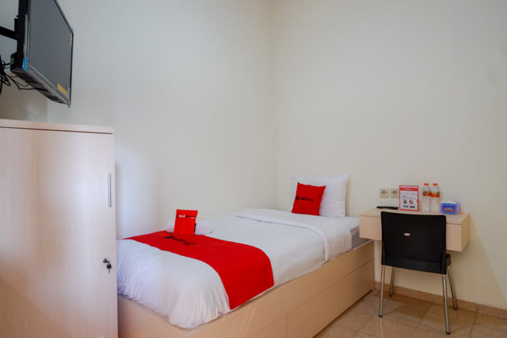 RedDoorz Single Room