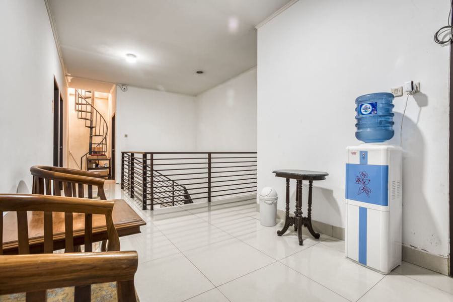 RedDoorz near Tomang 2