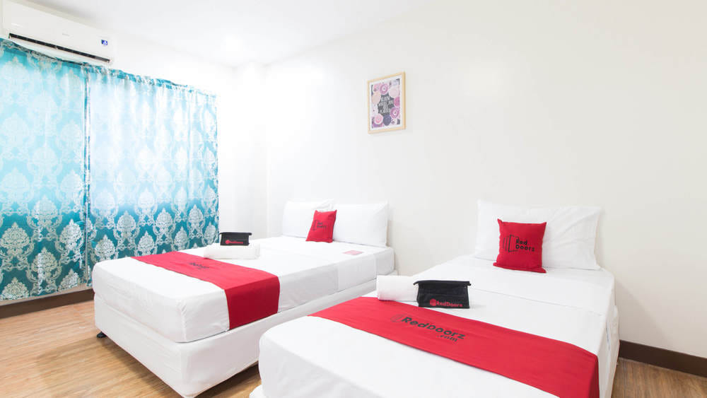RedDoorz Deluxe Room