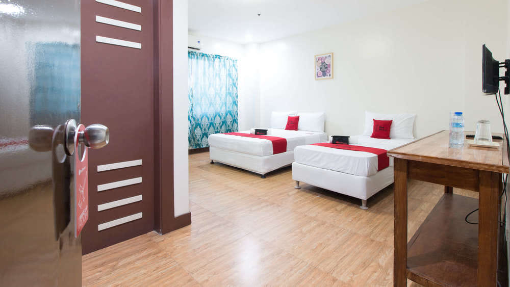 RedDoorz Family Room