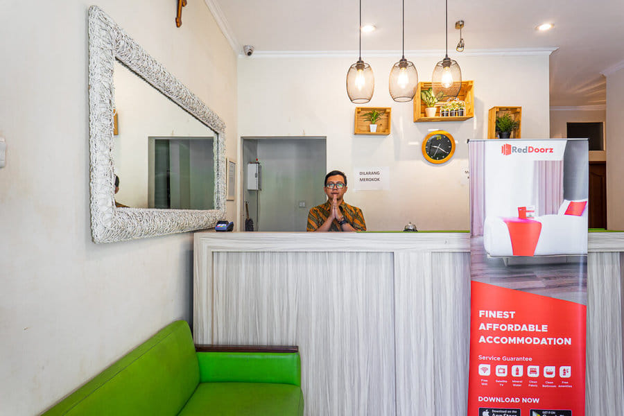 RedDoorz near Alun Alun Bandung 2