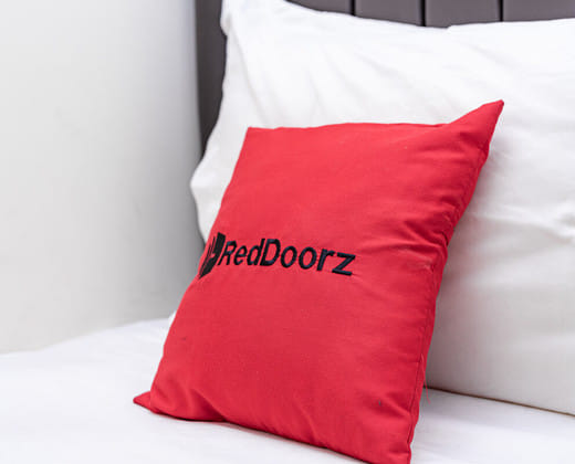 RedDoorz near Alun Alun Bandung 2
