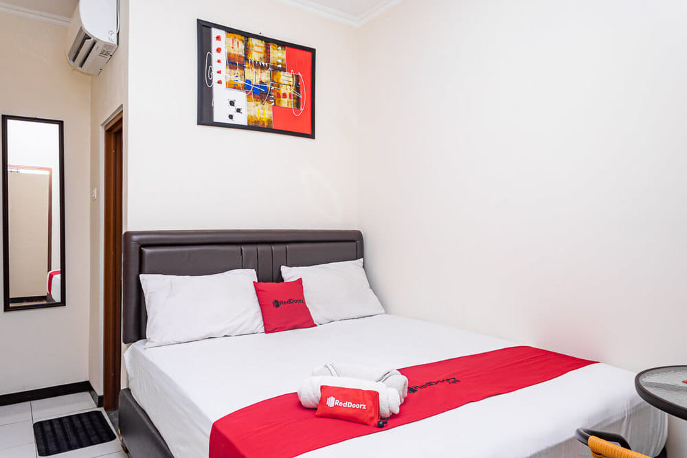 RedDoorz Room