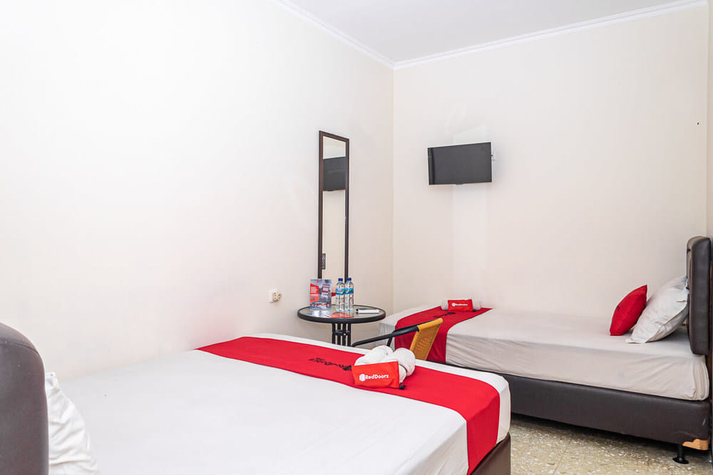 RedDoorz Family Room