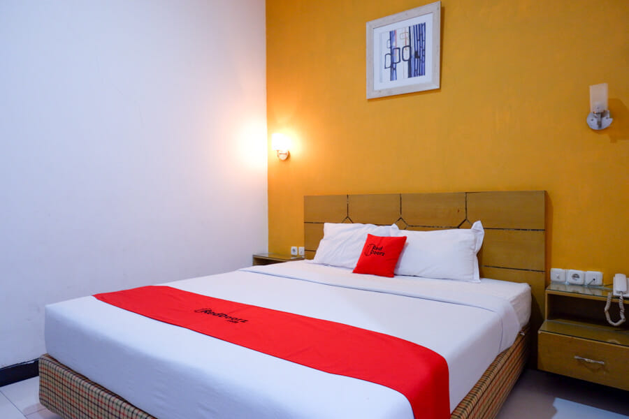 RedDoorz near Monumen Habibi Ainun