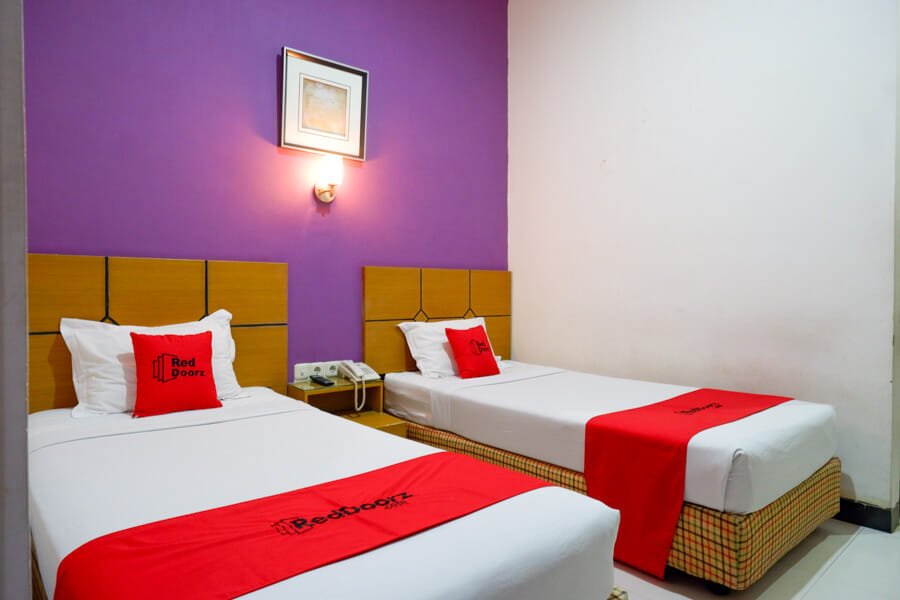 RedDoorz near Monumen Habibi Ainun