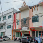 RedDoorz near Monumen Habibi Ainun