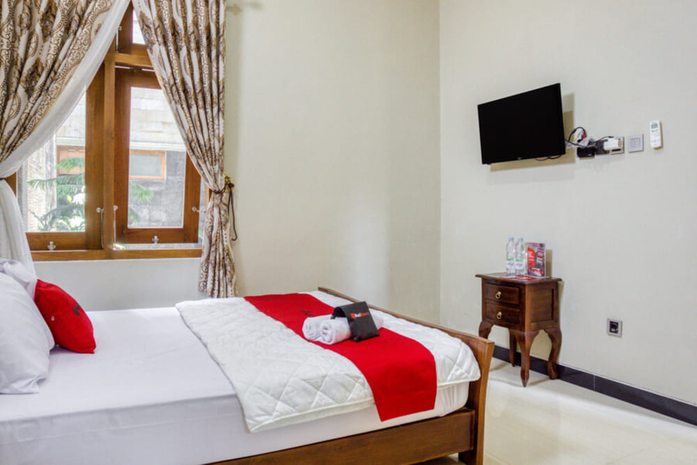RedDoorz Deluxe Room