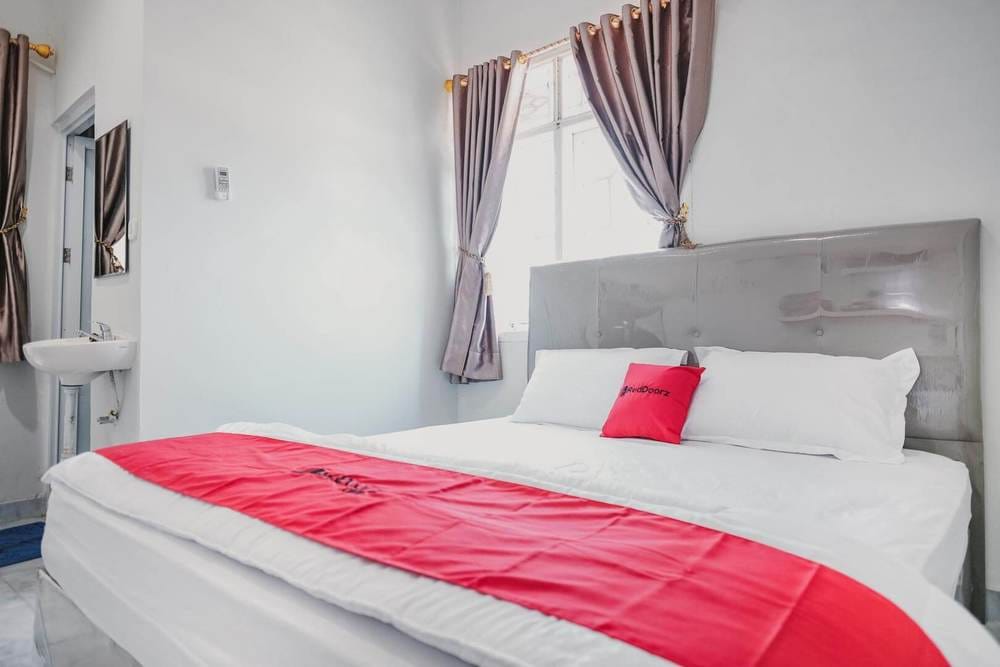 RedDoorz Room