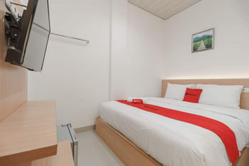 RedDoorz Plus near RS RK Charitas 2 Palembang
