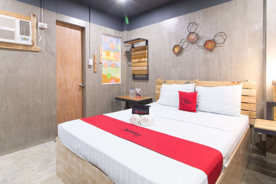 RedDoorz Plus @ Taft North Mandurriao