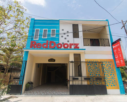 RedDoorz Syariah near Politeknik Negeri Madiun