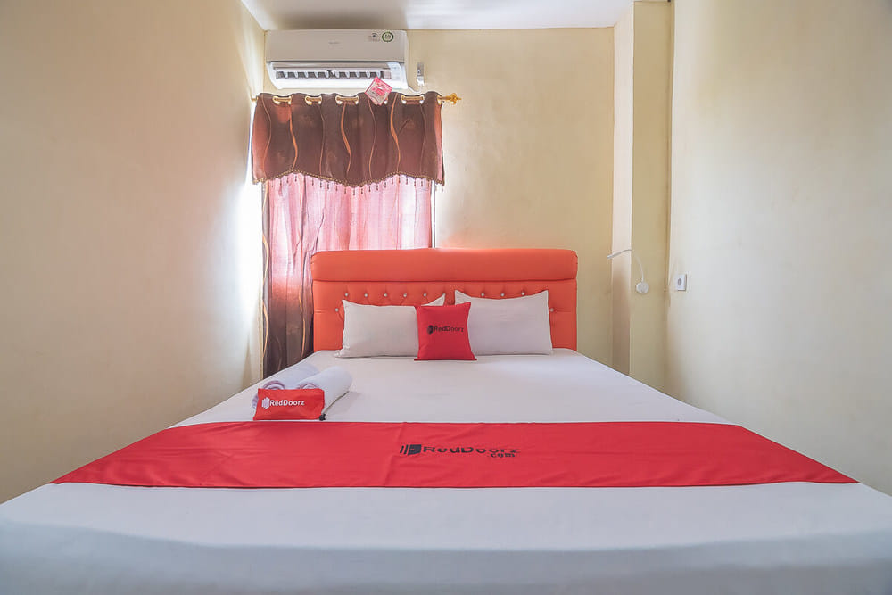 RedDoorz Room