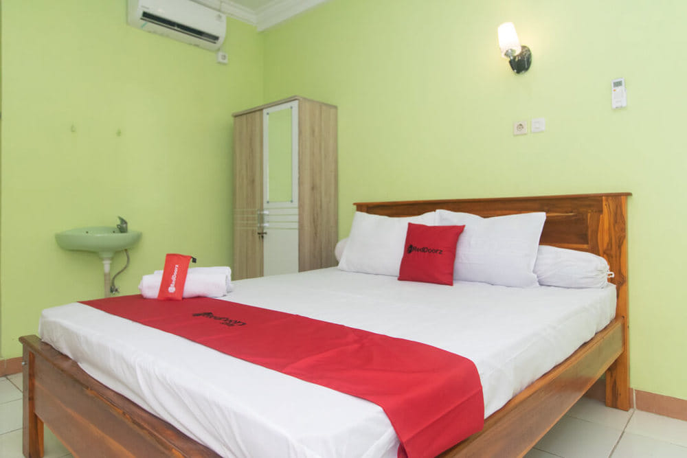 RedDoorz Room