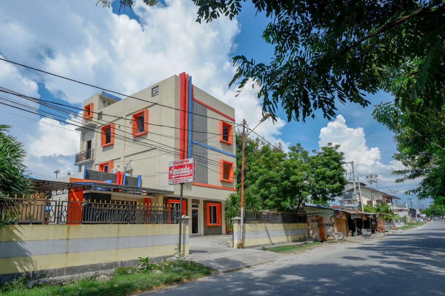 RedDoorz near Millenium Waterpark Palu