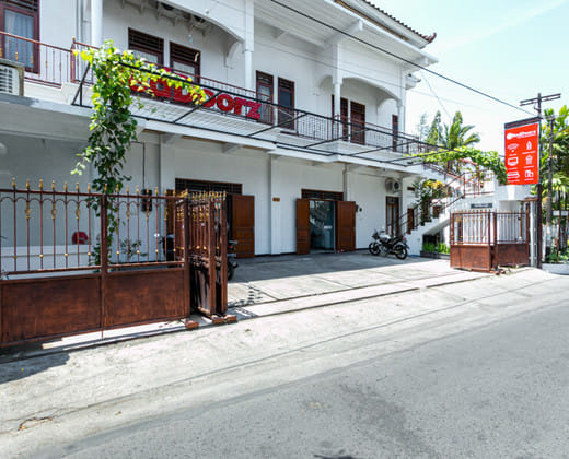 RedDoorz near Puro Mangkunegaran