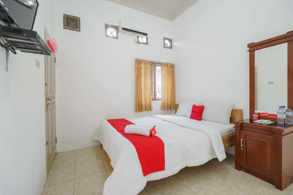 RedDoorz Room
