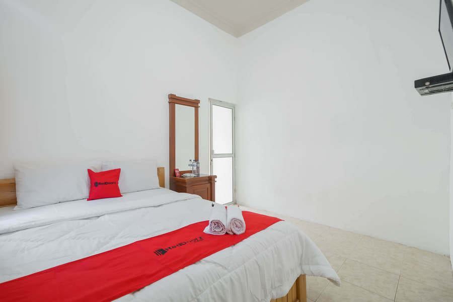 RedDoorz Syariah near Watervang Lubuk Linggau 2