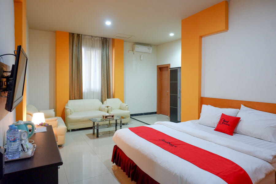 RedDoorz Plus @ Cameloan Hotel Palu