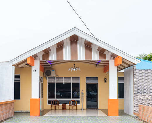 RedDoorz Plus near Universitas Methodist Medan