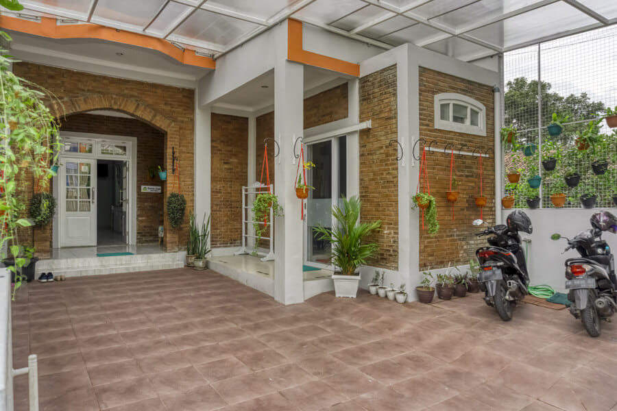 RedDoorz near Sindu Kusuma Edupark 2