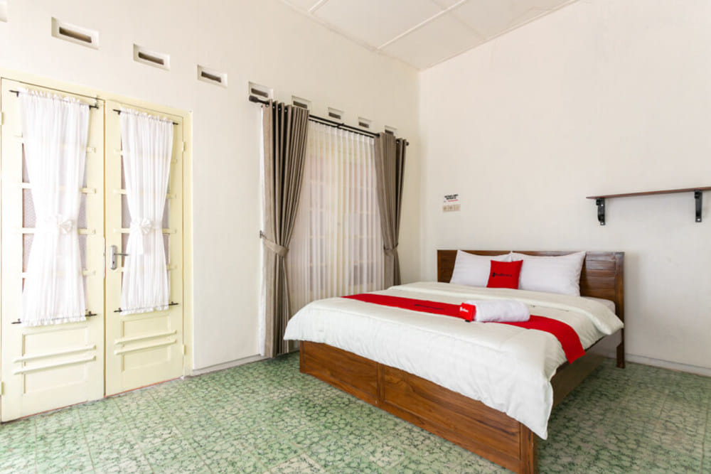 RedDoorz Premium