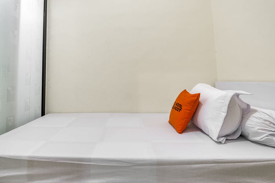 KoolKost Syariah near Kaza Mall Surabaya