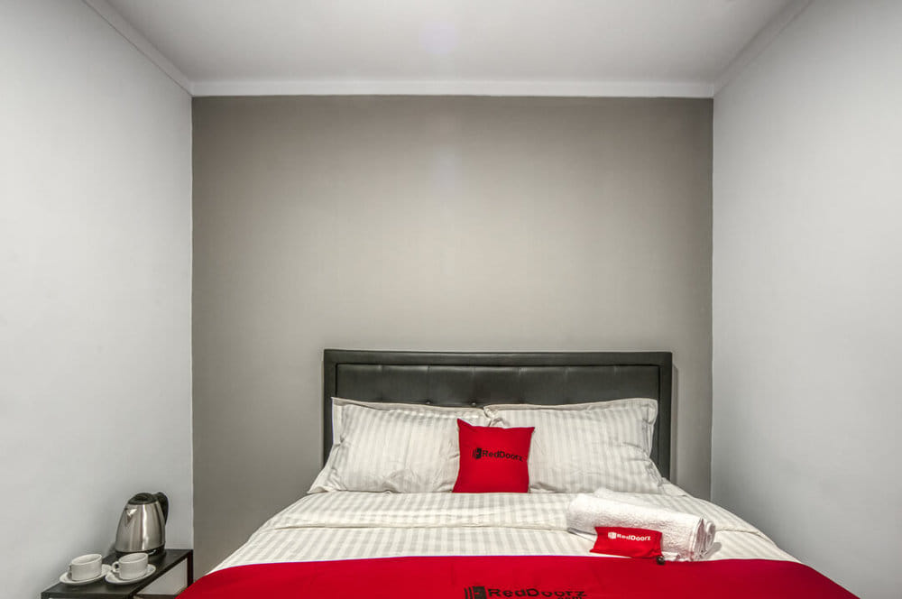 RedDoorz Room