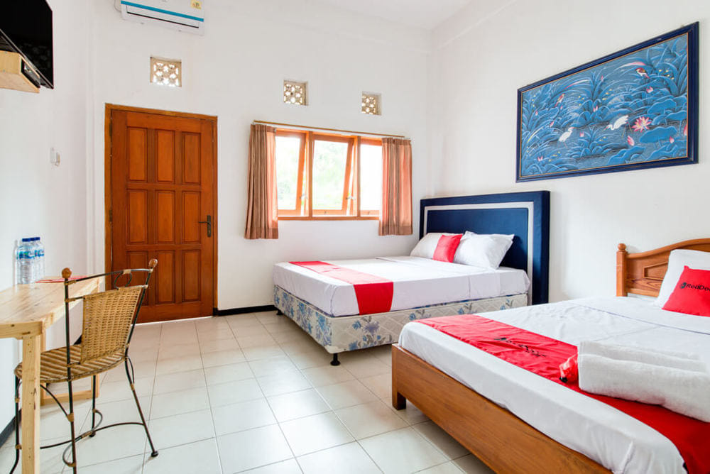 RedDoorz Family Room
