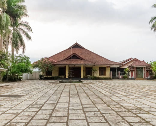 RedDoorz Syariah near Gor Ken Arok