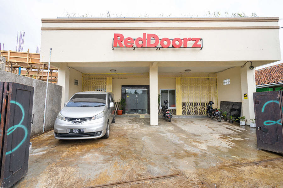 RedDoorz Syariah near exit Toll Ciawi