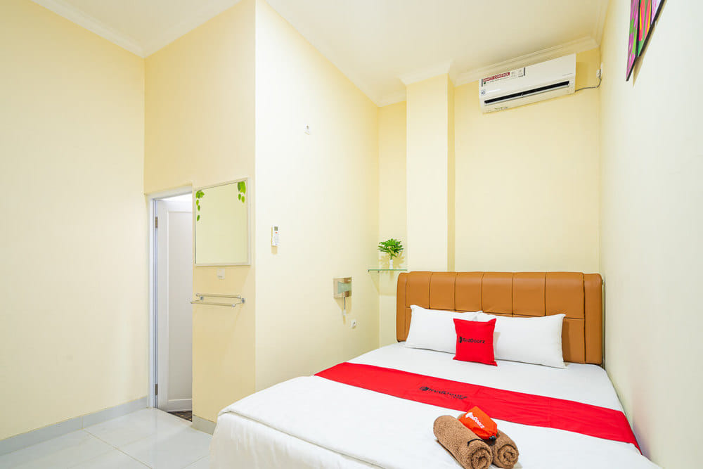 RedDoorz Room