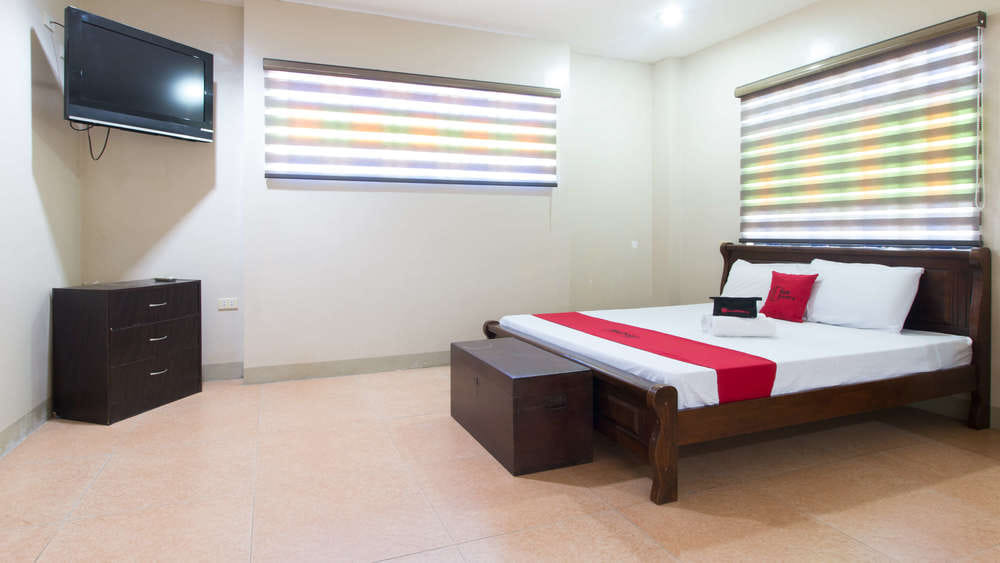 RedDoorz Deluxe Room