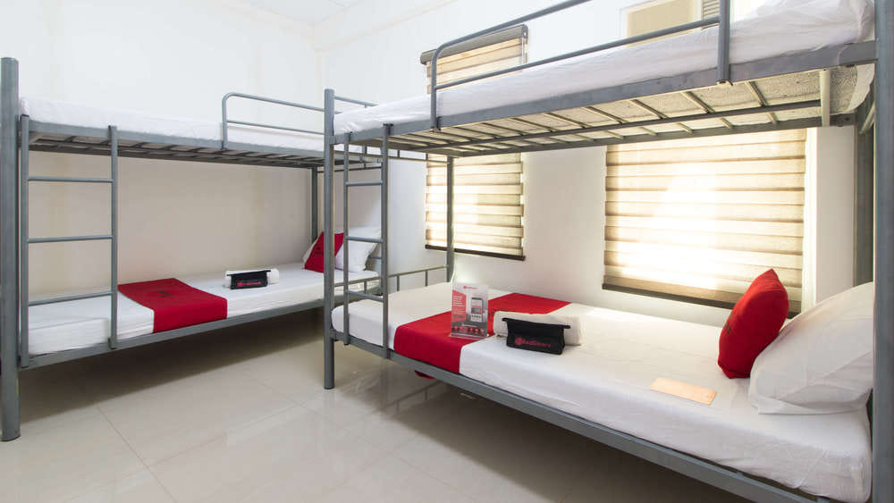 RedDoorz Family Room