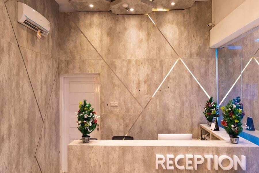 RedDoorz Premium near Centre Point Mall Medan