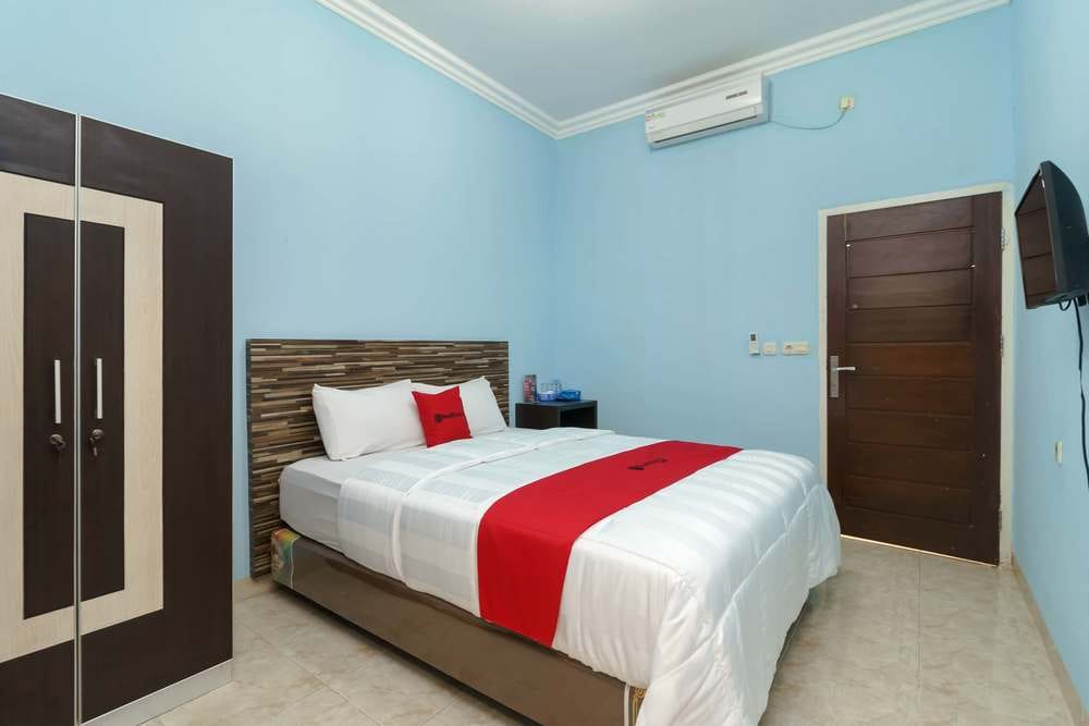RedDoorz Room