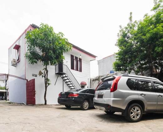 RedDoorz near Universitas Pamulang