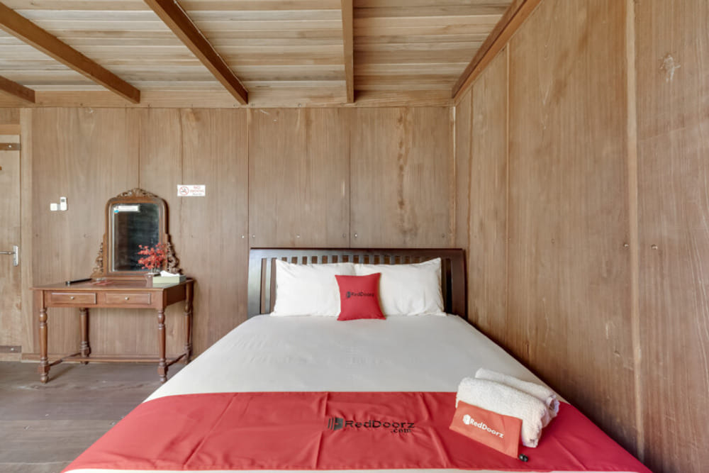 RedDoorz Deluxe Room