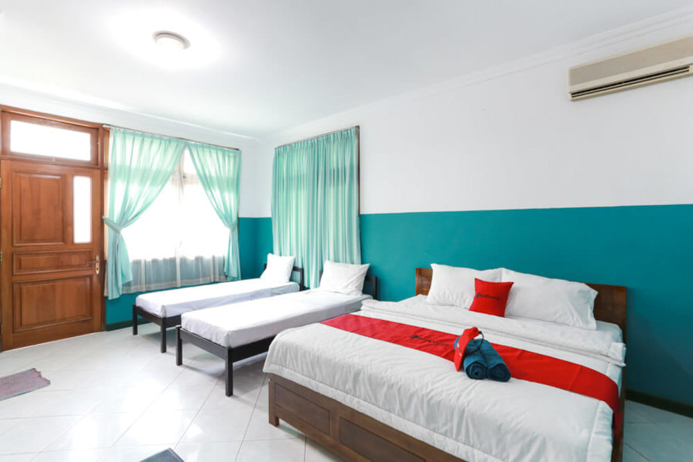 RedDoorz Family Room
