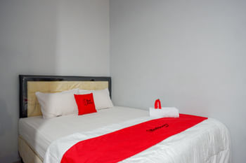 RedDoorz @ Hotel Grand Aulia Majene